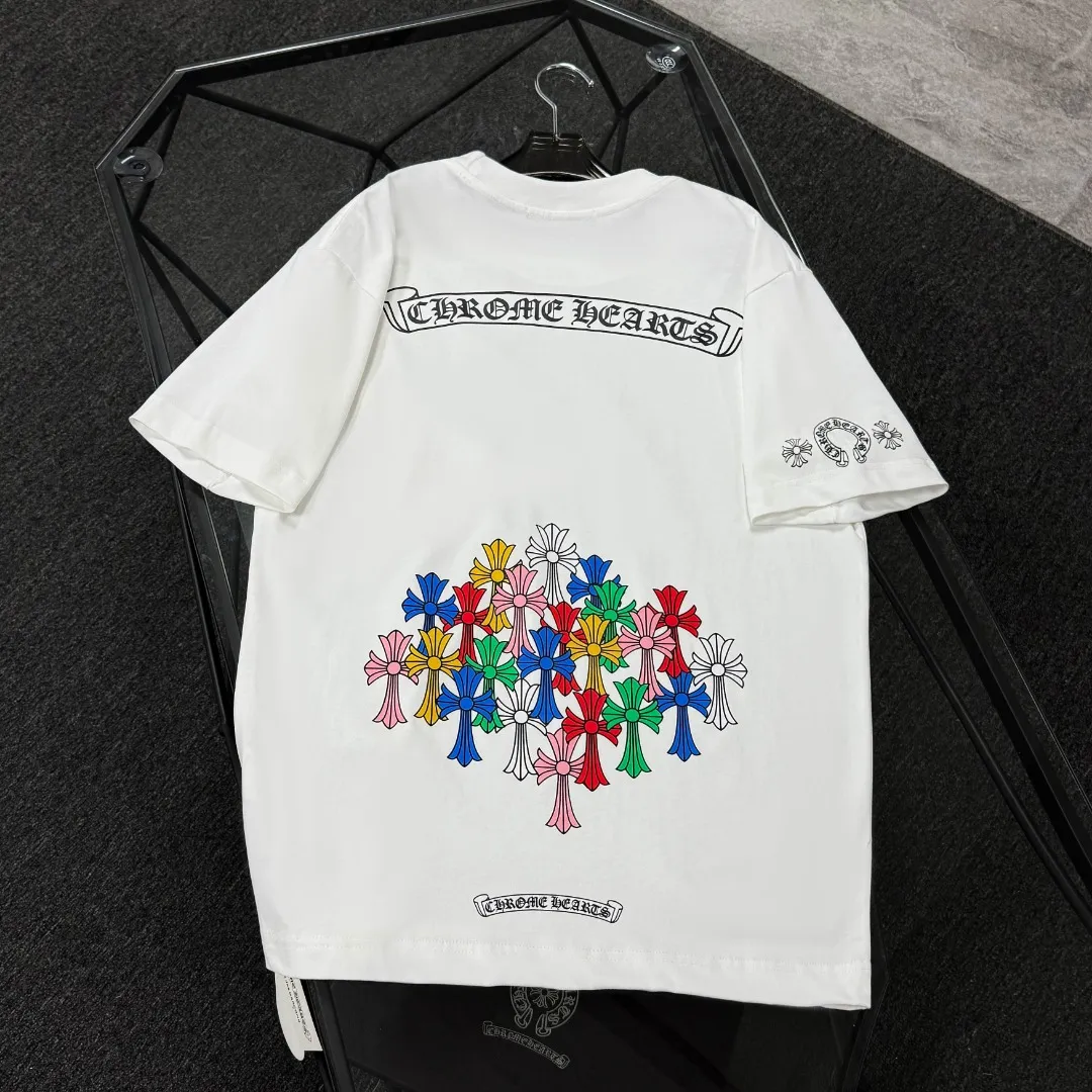 P180 Chrome Hearts Chrome Hearts 25 high version. The fabric is made of 300 grams of high-density cotton. It does not deform or shrink. It has three labels. It is the same style for men and women. Technology: Digital printing. Color: White. Black. SIZE: S-XL.